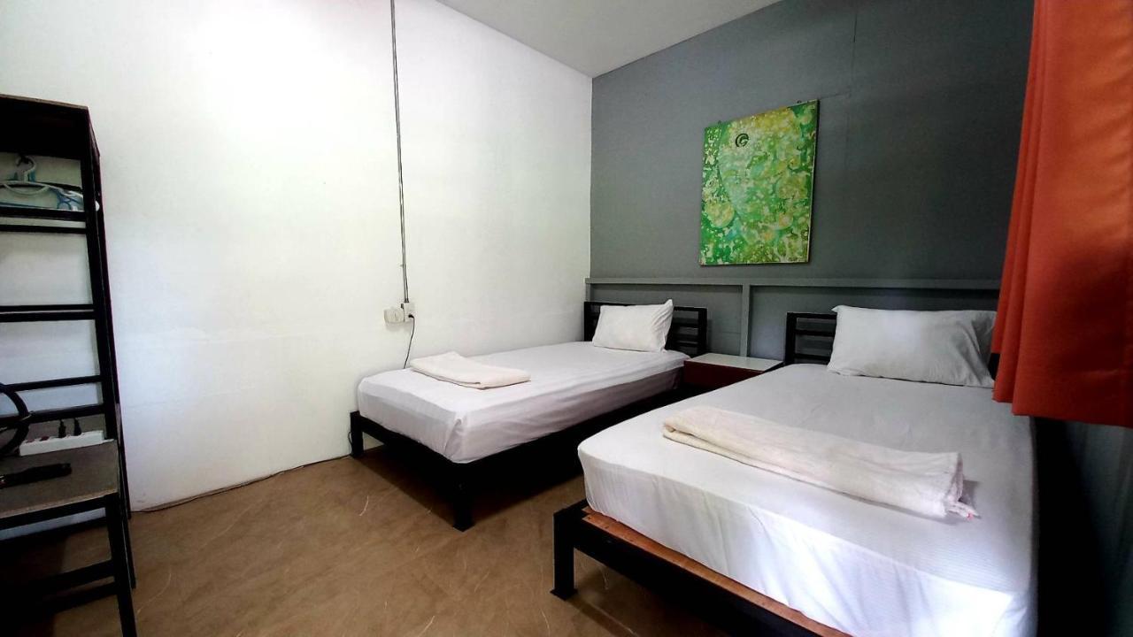 White Jail At Koh Tao Hostel Экстерьер фото