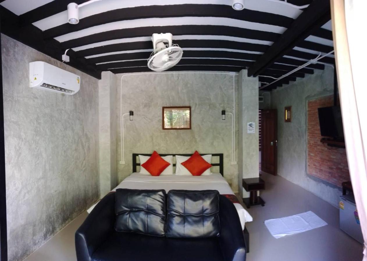 White Jail At Koh Tao Hostel Экстерьер фото