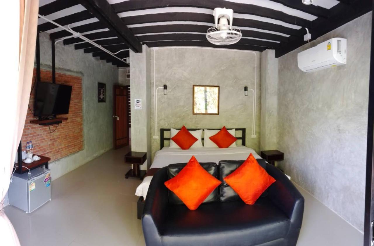 White Jail At Koh Tao Hostel Экстерьер фото