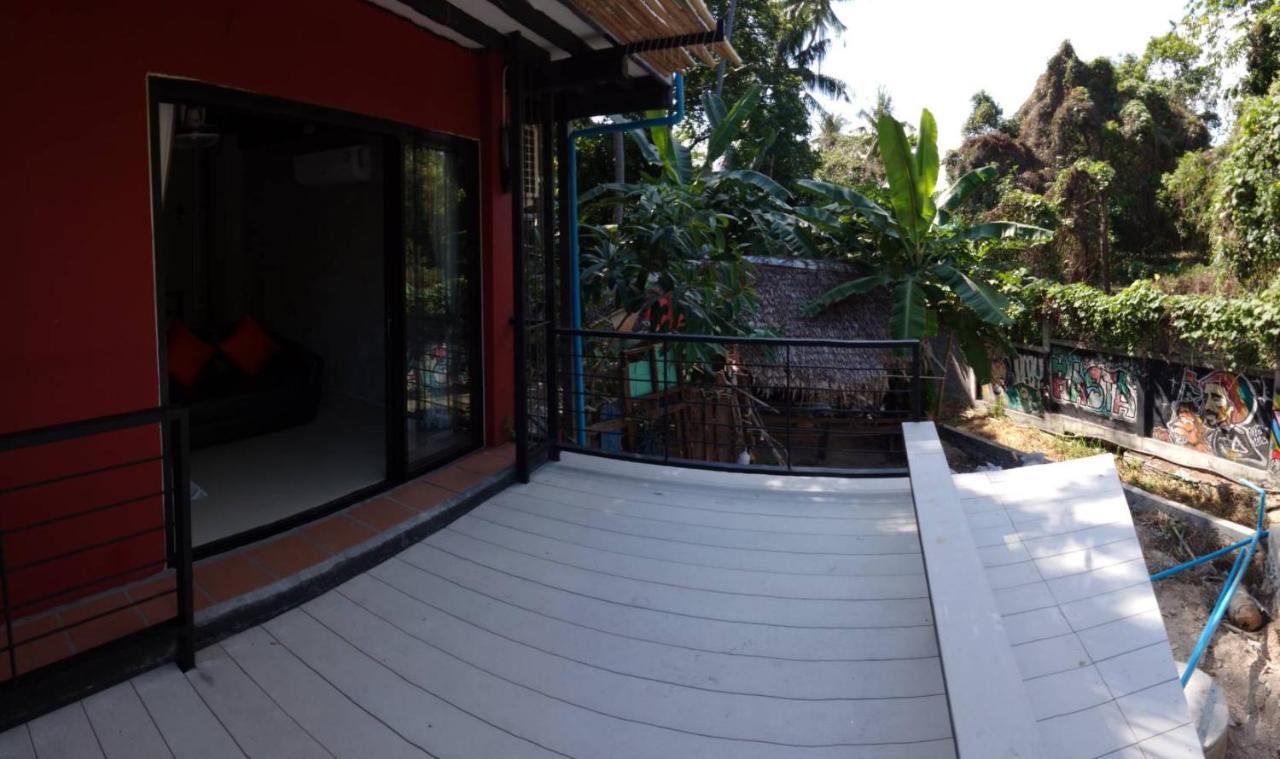 White Jail At Koh Tao Hostel Экстерьер фото