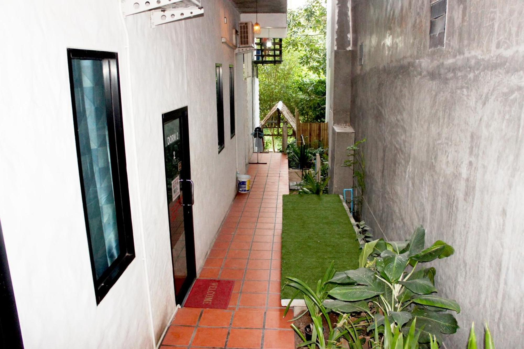 White Jail At Koh Tao Hostel Экстерьер фото