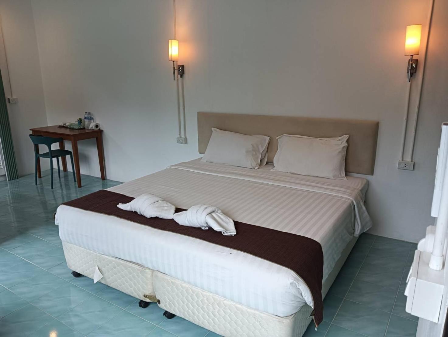 White Jail At Koh Tao Hostel Экстерьер фото