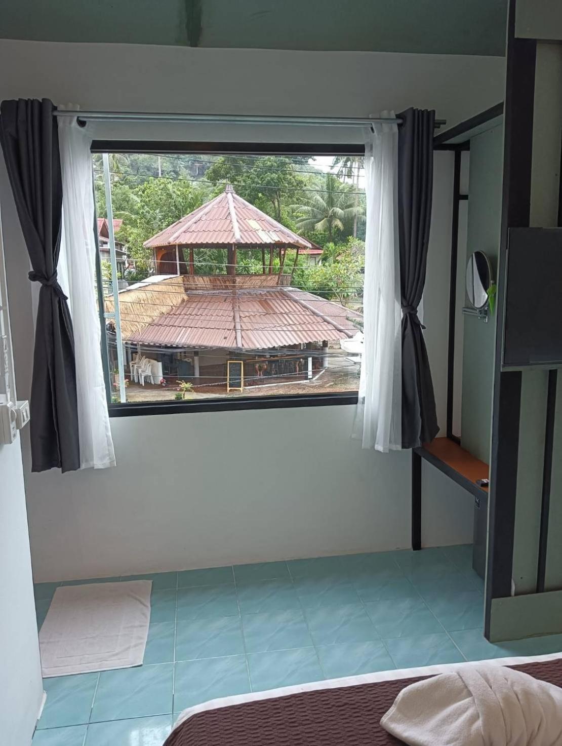 White Jail At Koh Tao Hostel Экстерьер фото