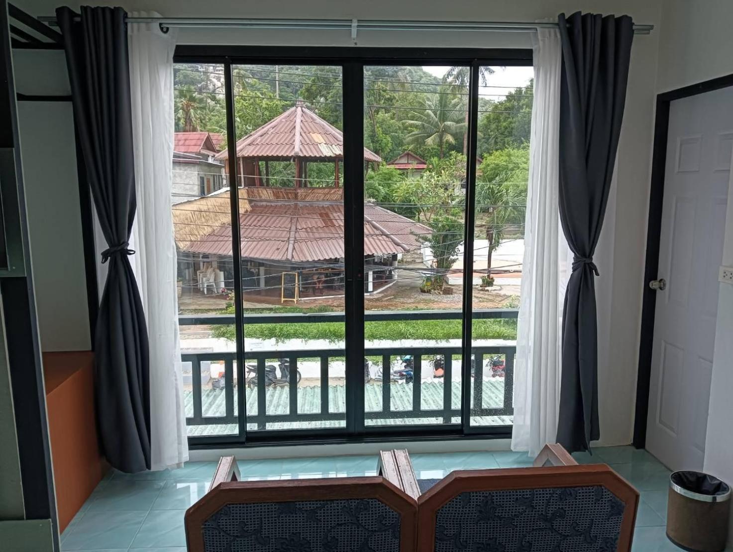 White Jail At Koh Tao Hostel Экстерьер фото