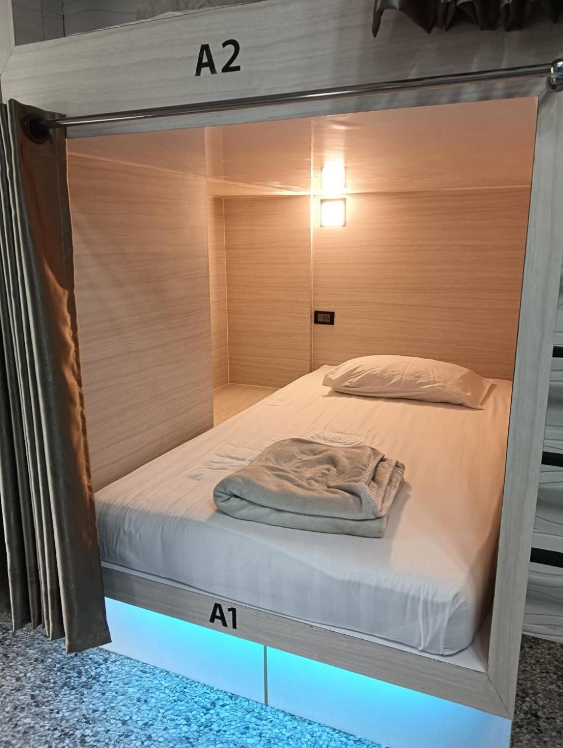 White Jail At Koh Tao Hostel Экстерьер фото