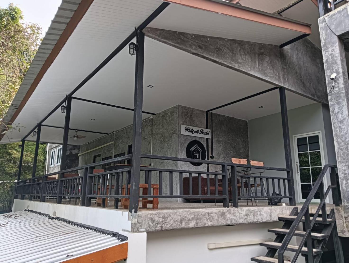 White Jail At Koh Tao Hostel Экстерьер фото