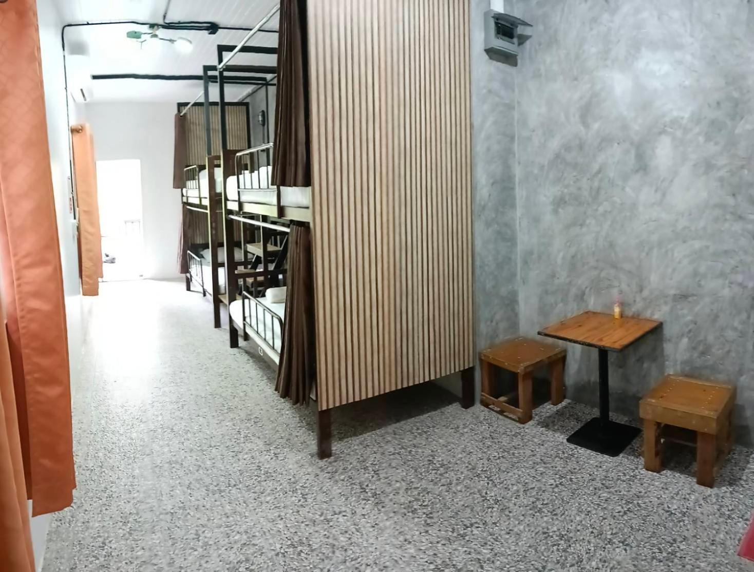 White Jail At Koh Tao Hostel Экстерьер фото