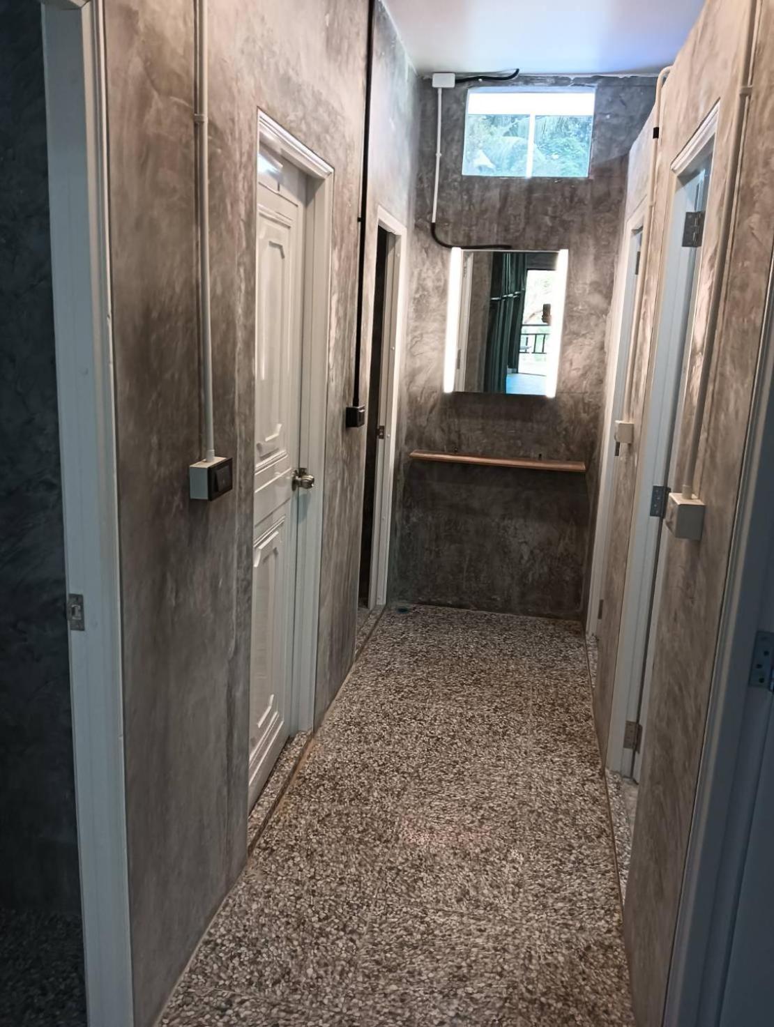 White Jail At Koh Tao Hostel Экстерьер фото