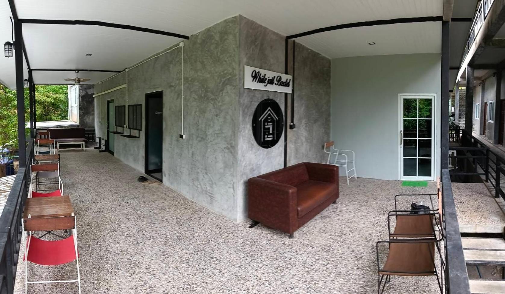 White Jail At Koh Tao Hostel Экстерьер фото