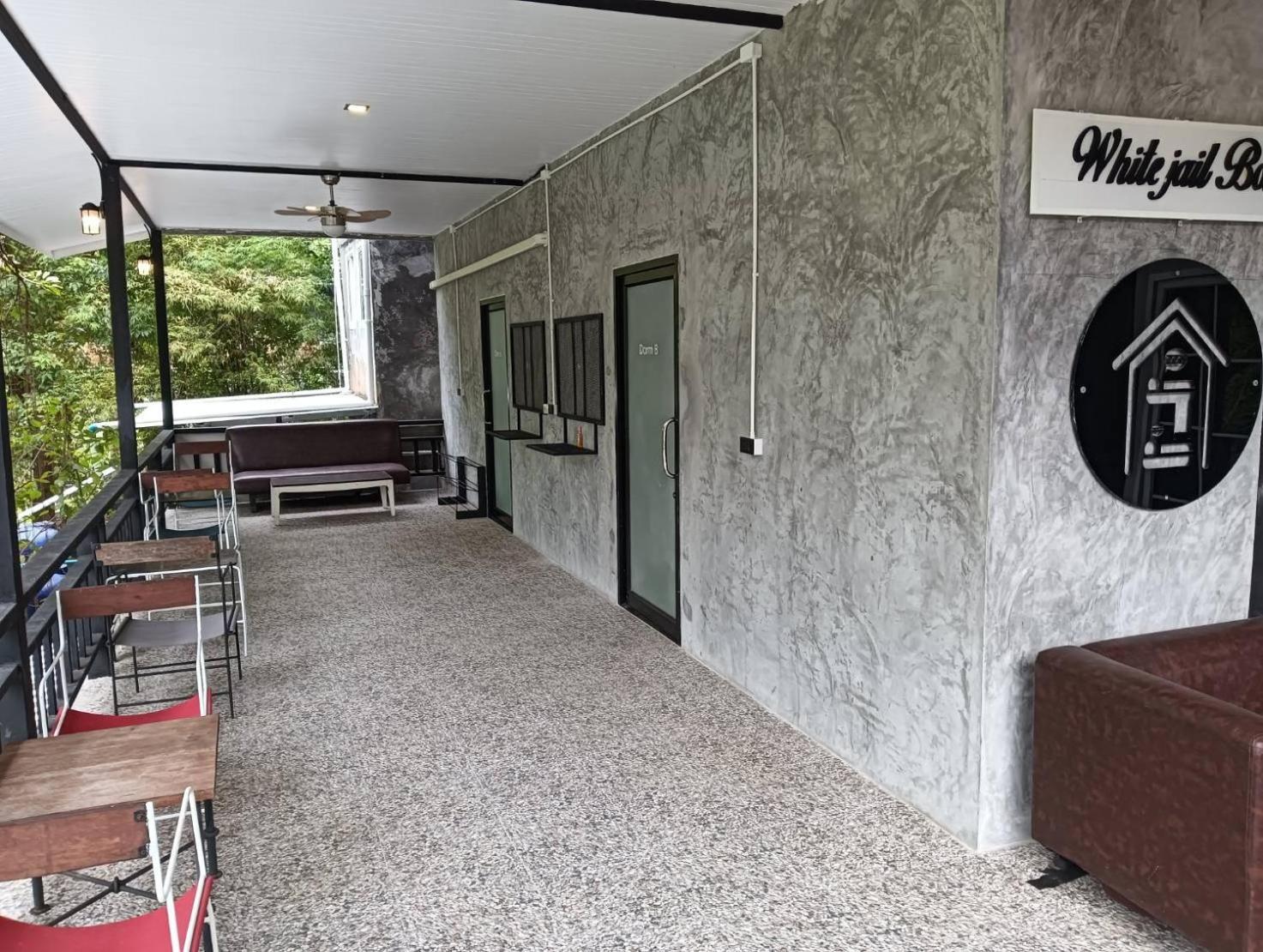 White Jail At Koh Tao Hostel Экстерьер фото