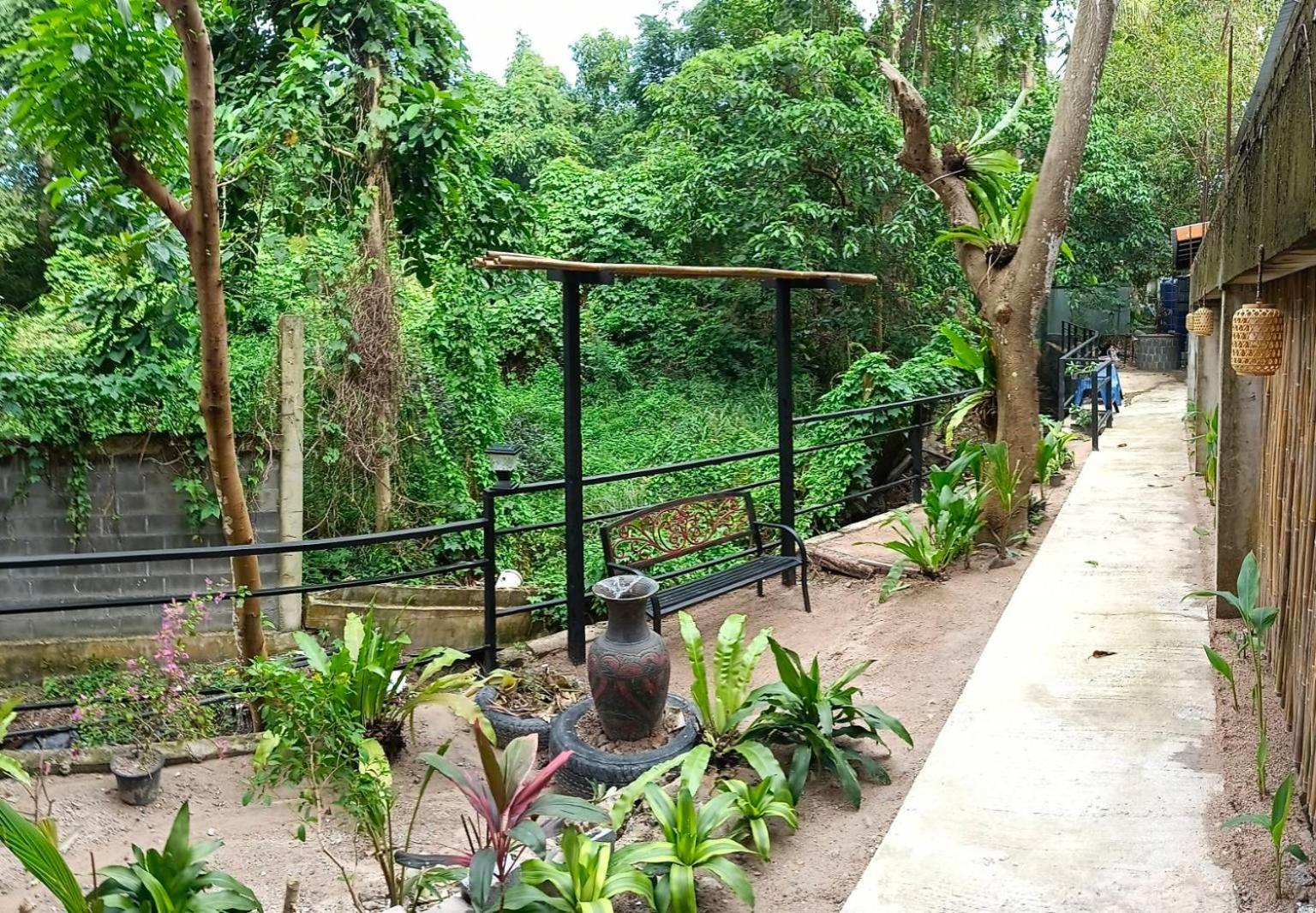 White Jail At Koh Tao Hostel Экстерьер фото