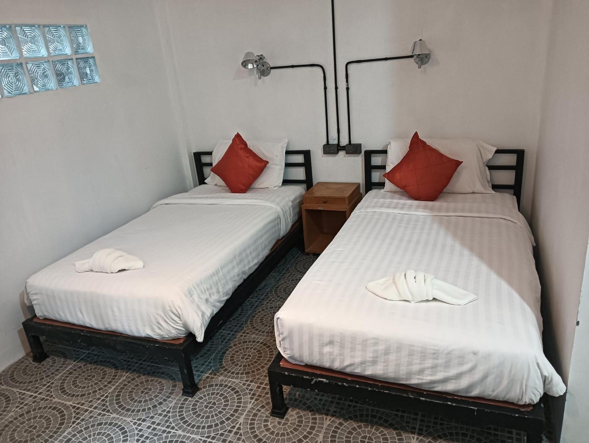 White Jail At Koh Tao Hostel Экстерьер фото