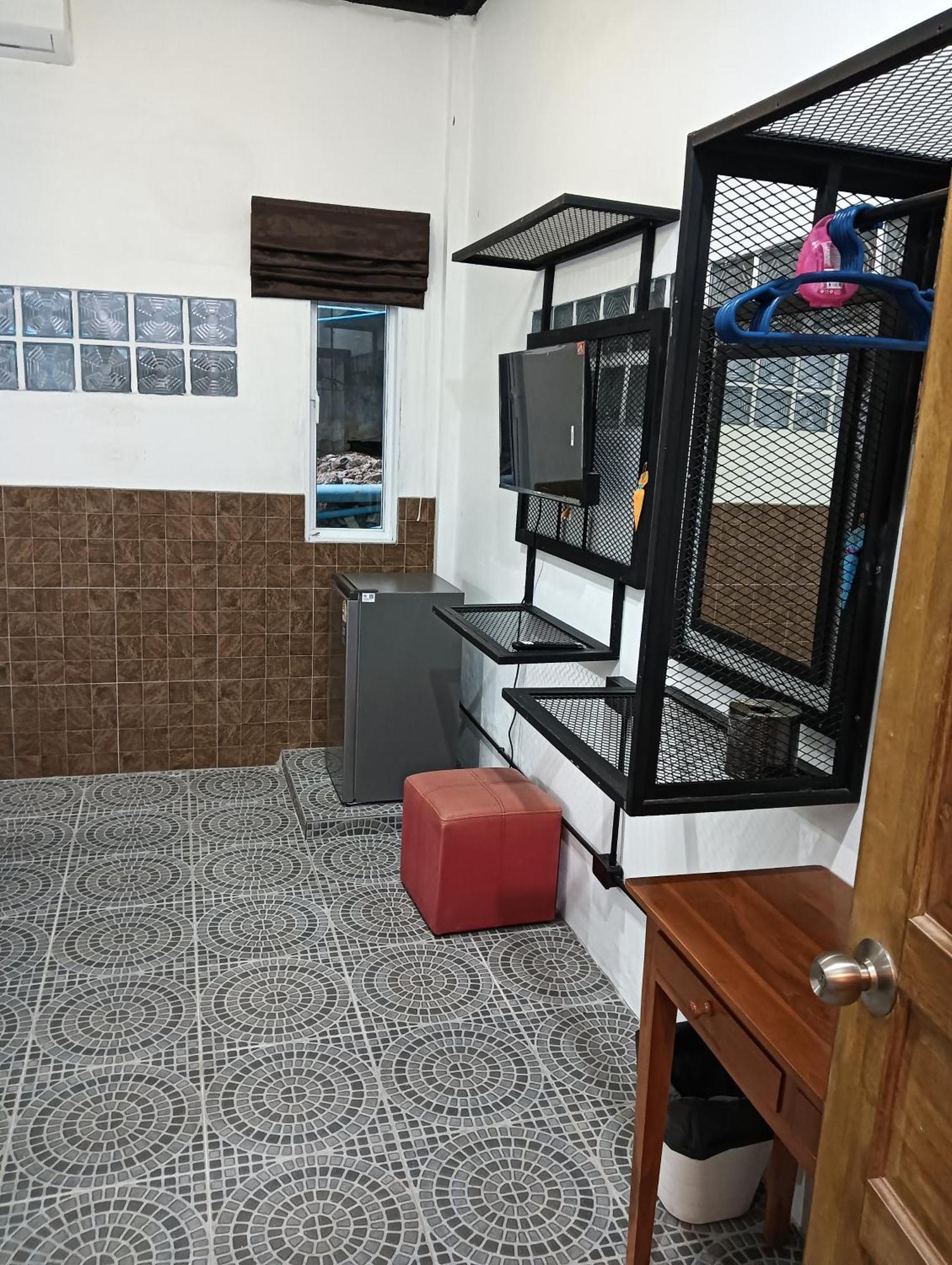White Jail At Koh Tao Hostel Экстерьер фото