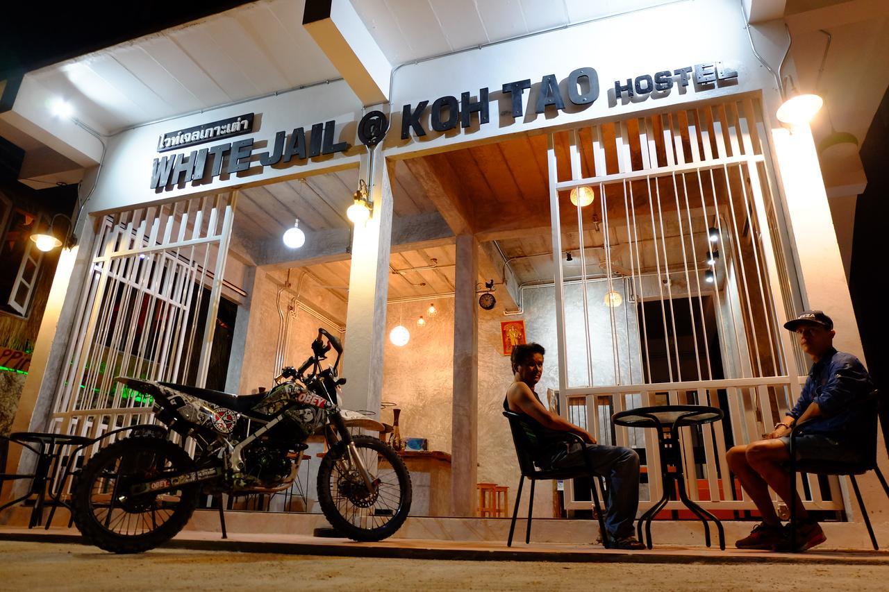 White Jail At Koh Tao Hostel Экстерьер фото