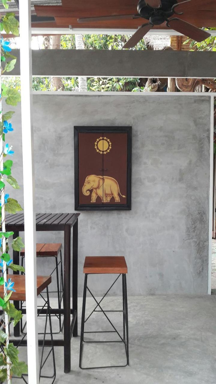 White Jail At Koh Tao Hostel Экстерьер фото