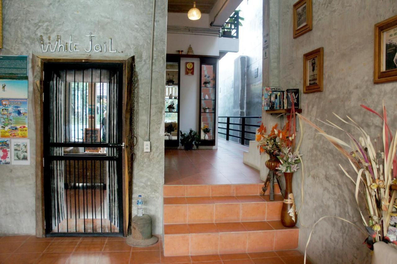 White Jail At Koh Tao Hostel Экстерьер фото
