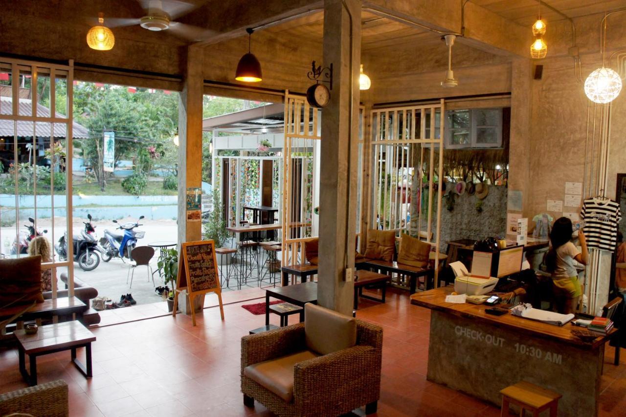 White Jail At Koh Tao Hostel Экстерьер фото